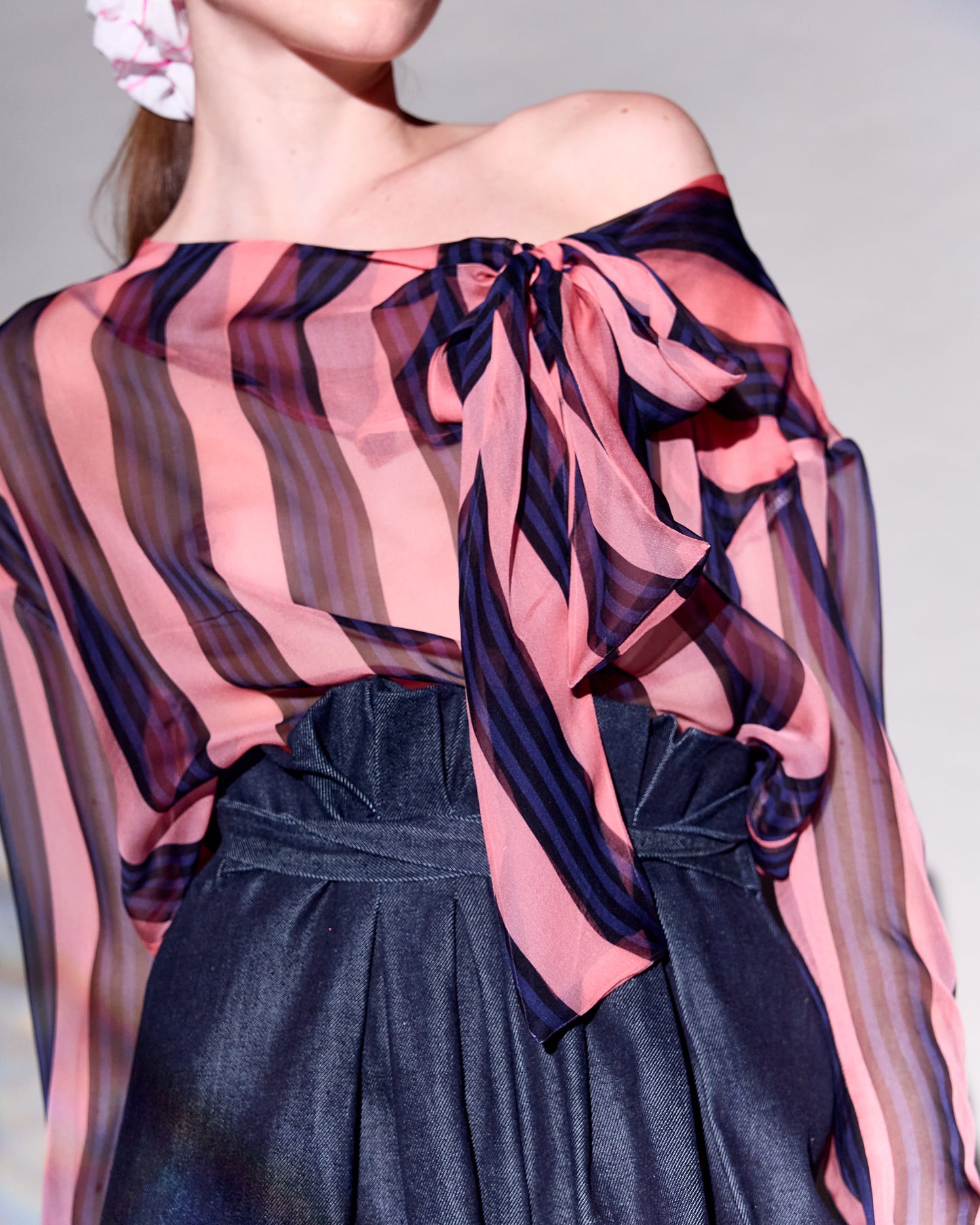 Blouse with bow ribbon