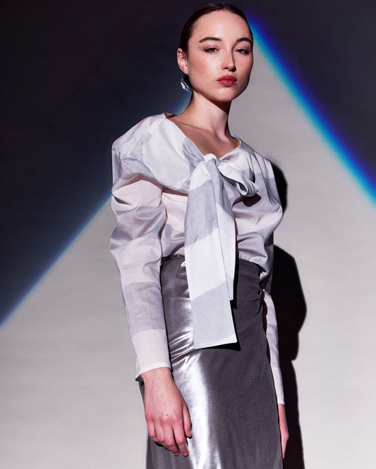 Blouse with bow ribbon